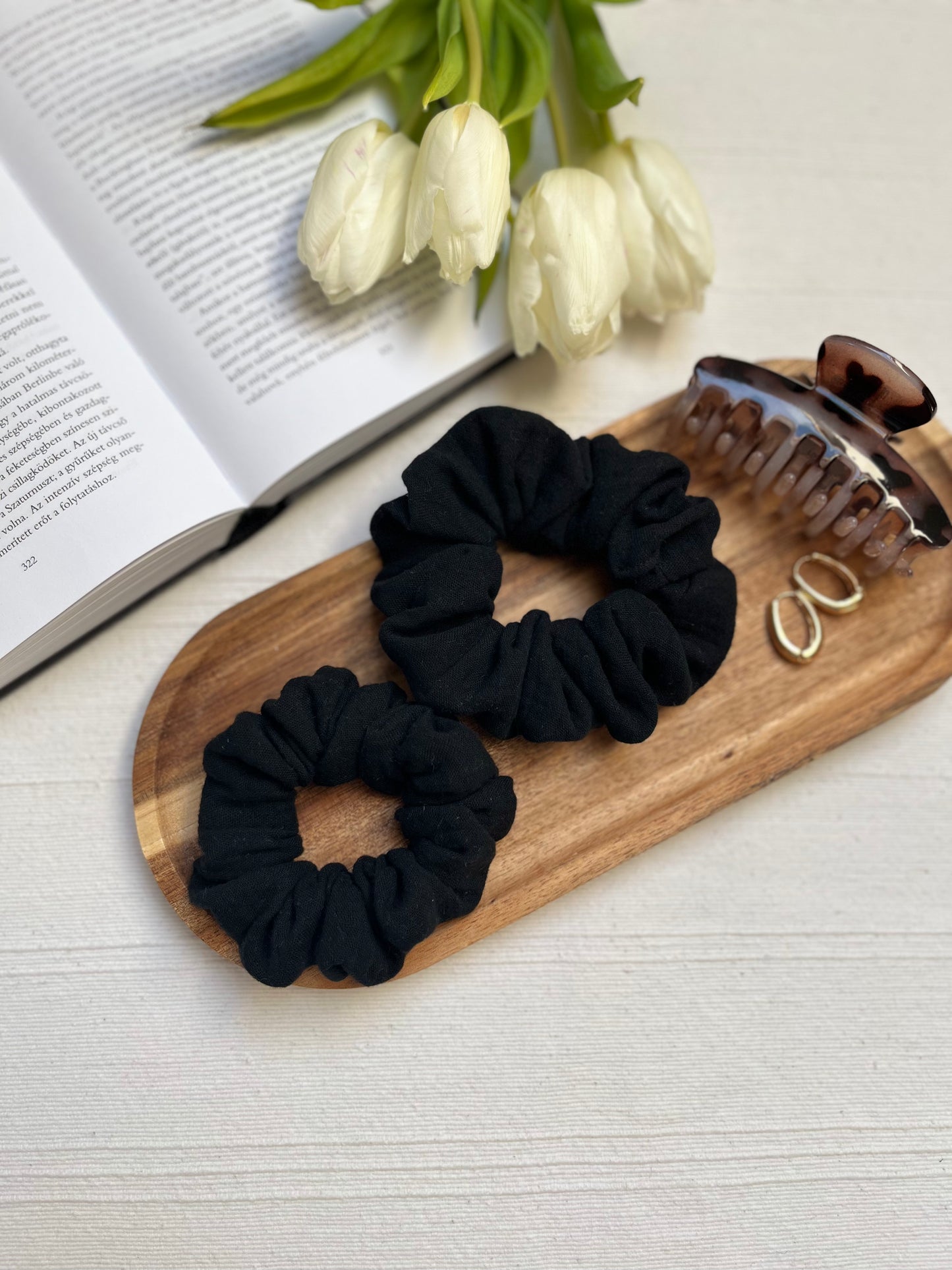 Noir duplagéz scrunchie