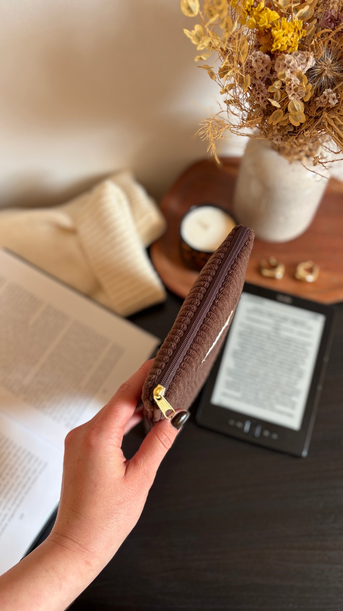 Céline • Chocolate kindle tok