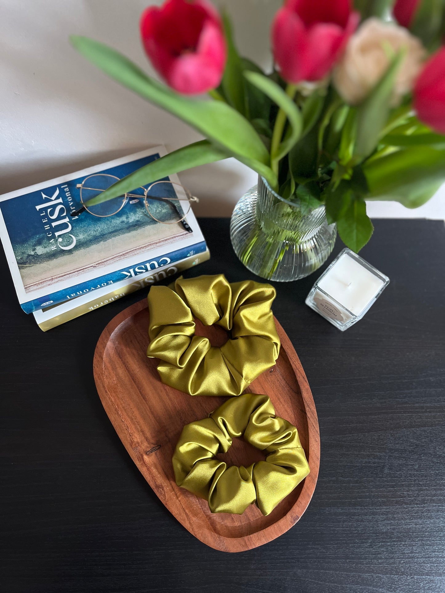 Golden Pistachio szatén scrunchie