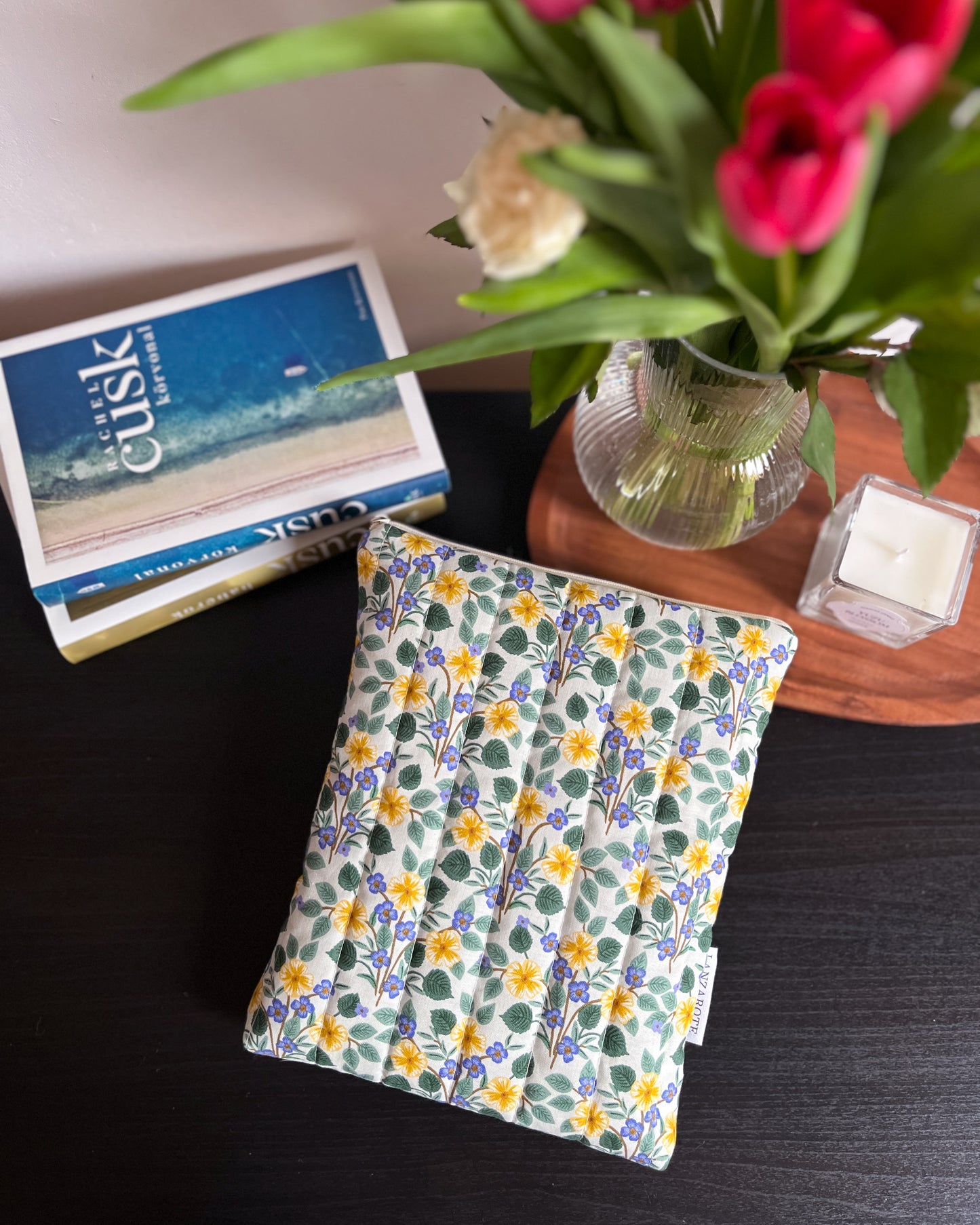 Eloise cipzáros könyvtok