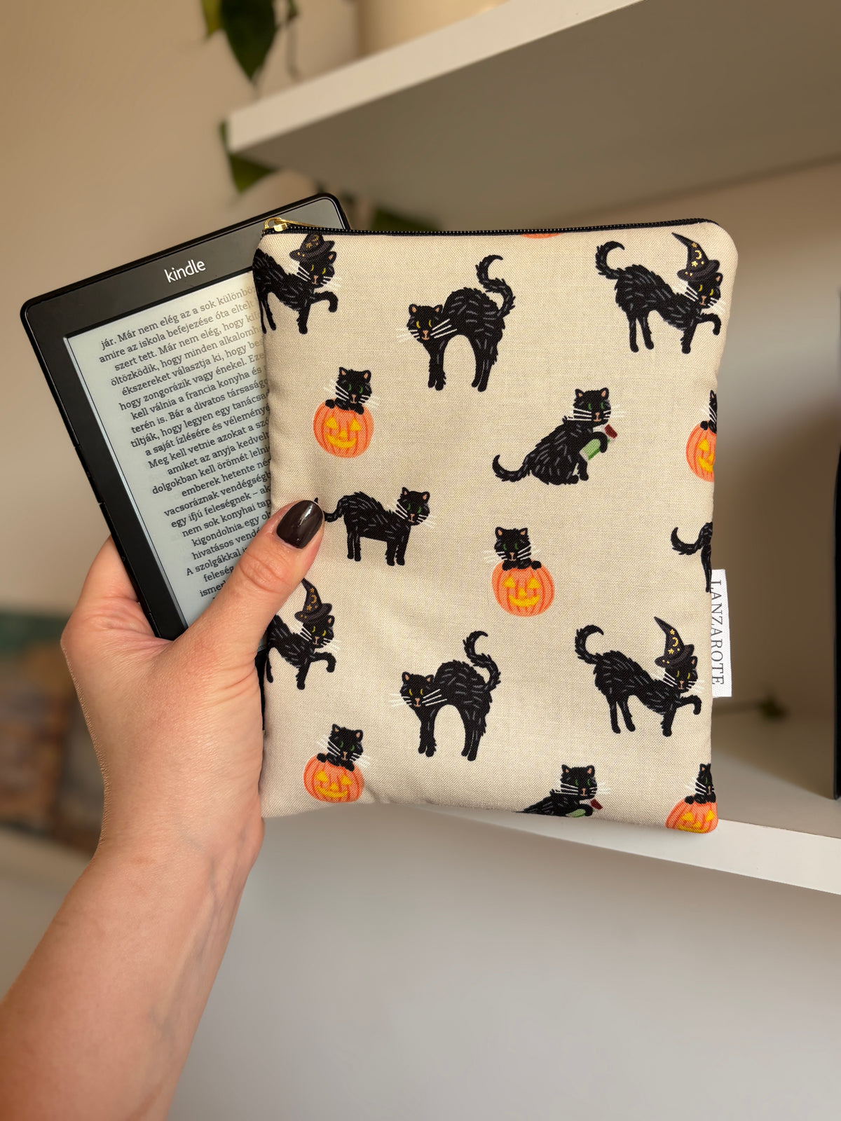 Black Cat kindle tok