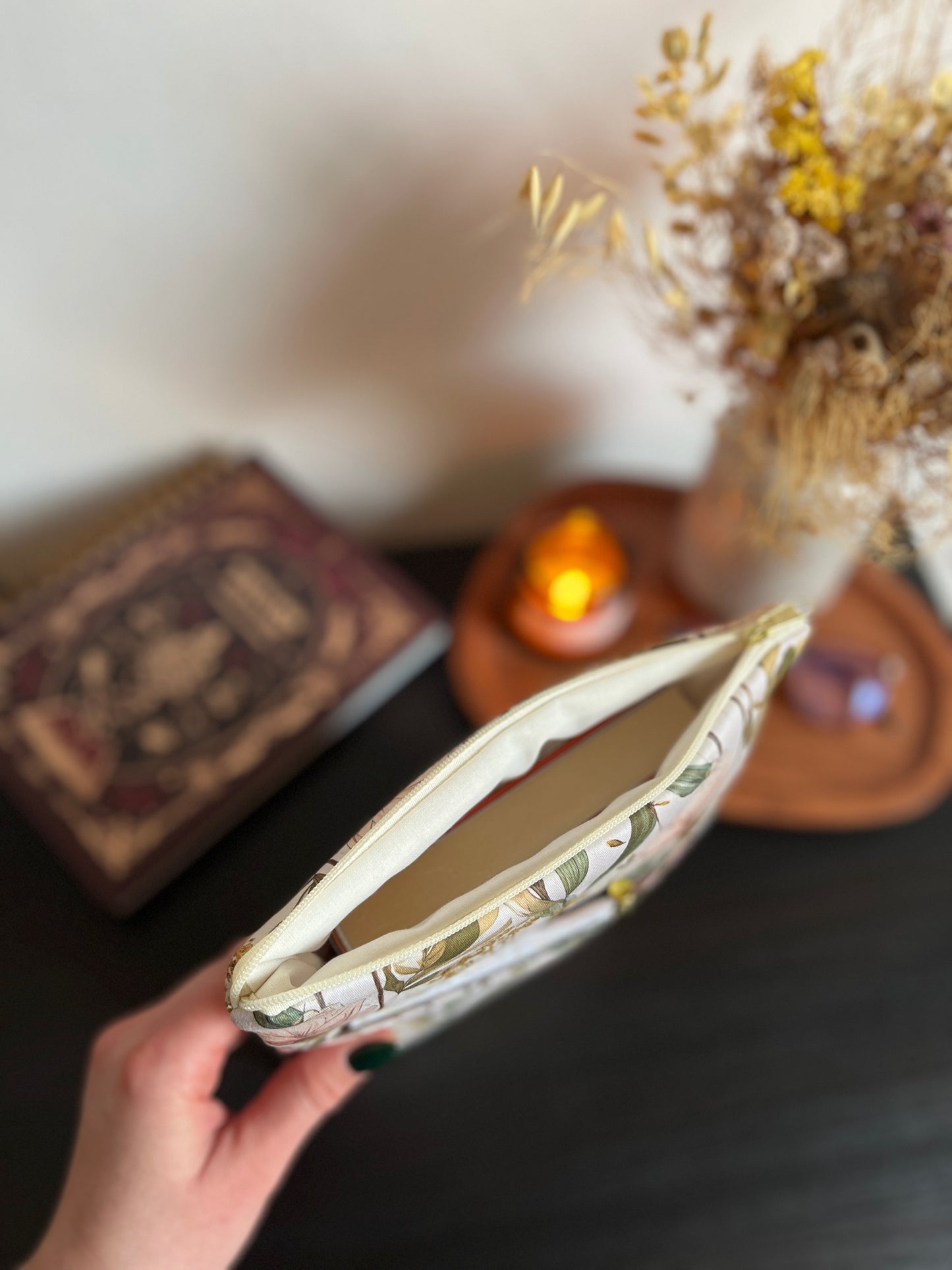 Madeline zsebes könyvtok