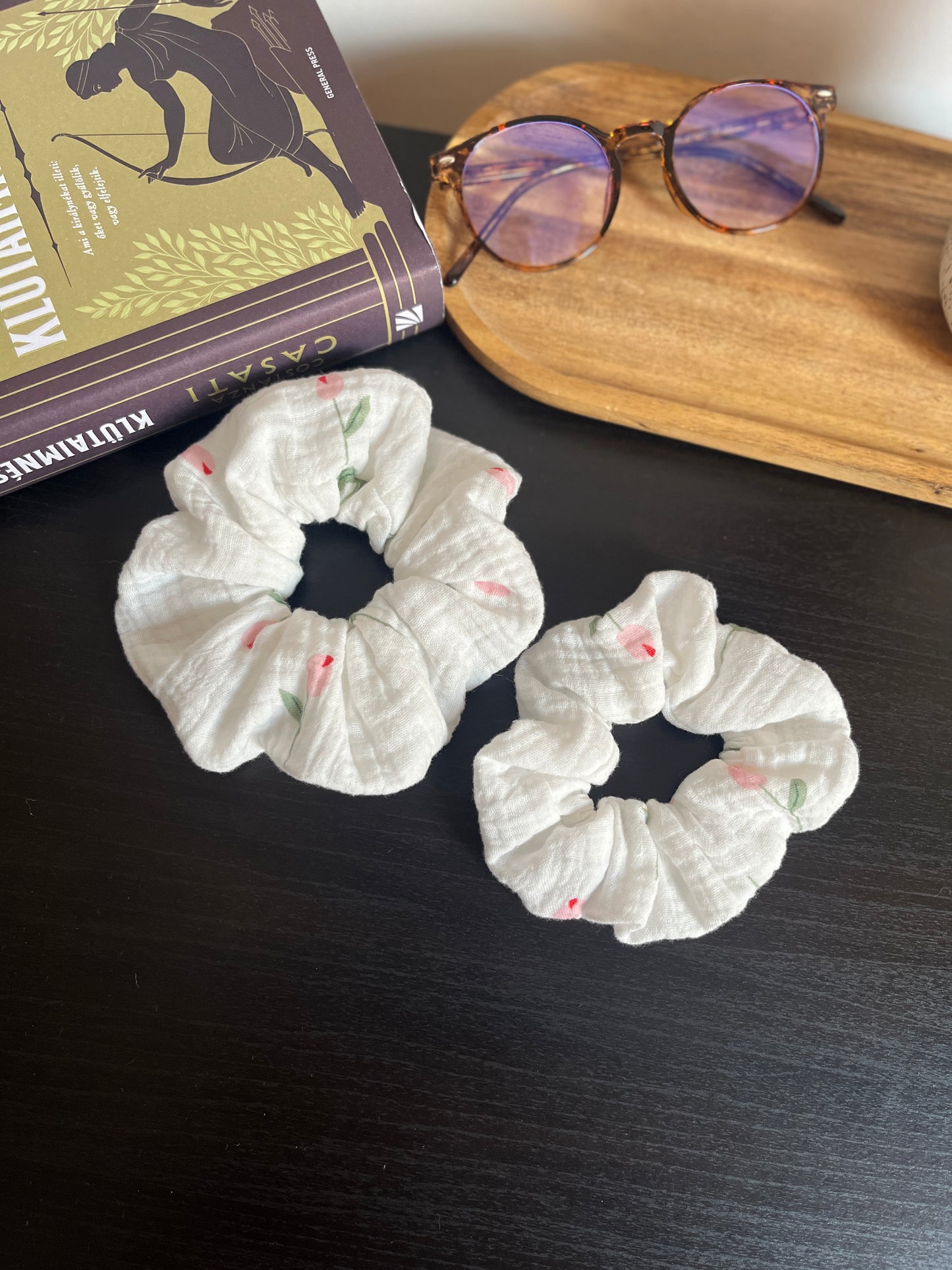 Tulips scrunchie