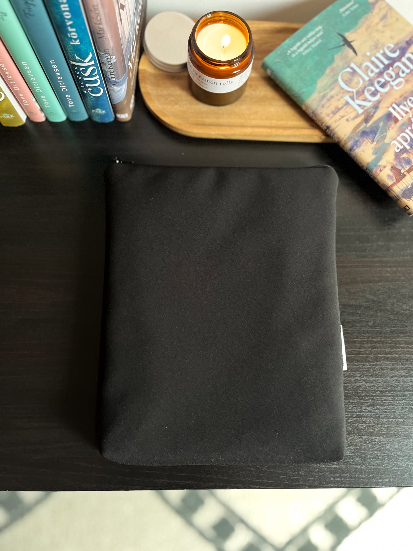 Vízhatlan cipzáros könyvtok • Black