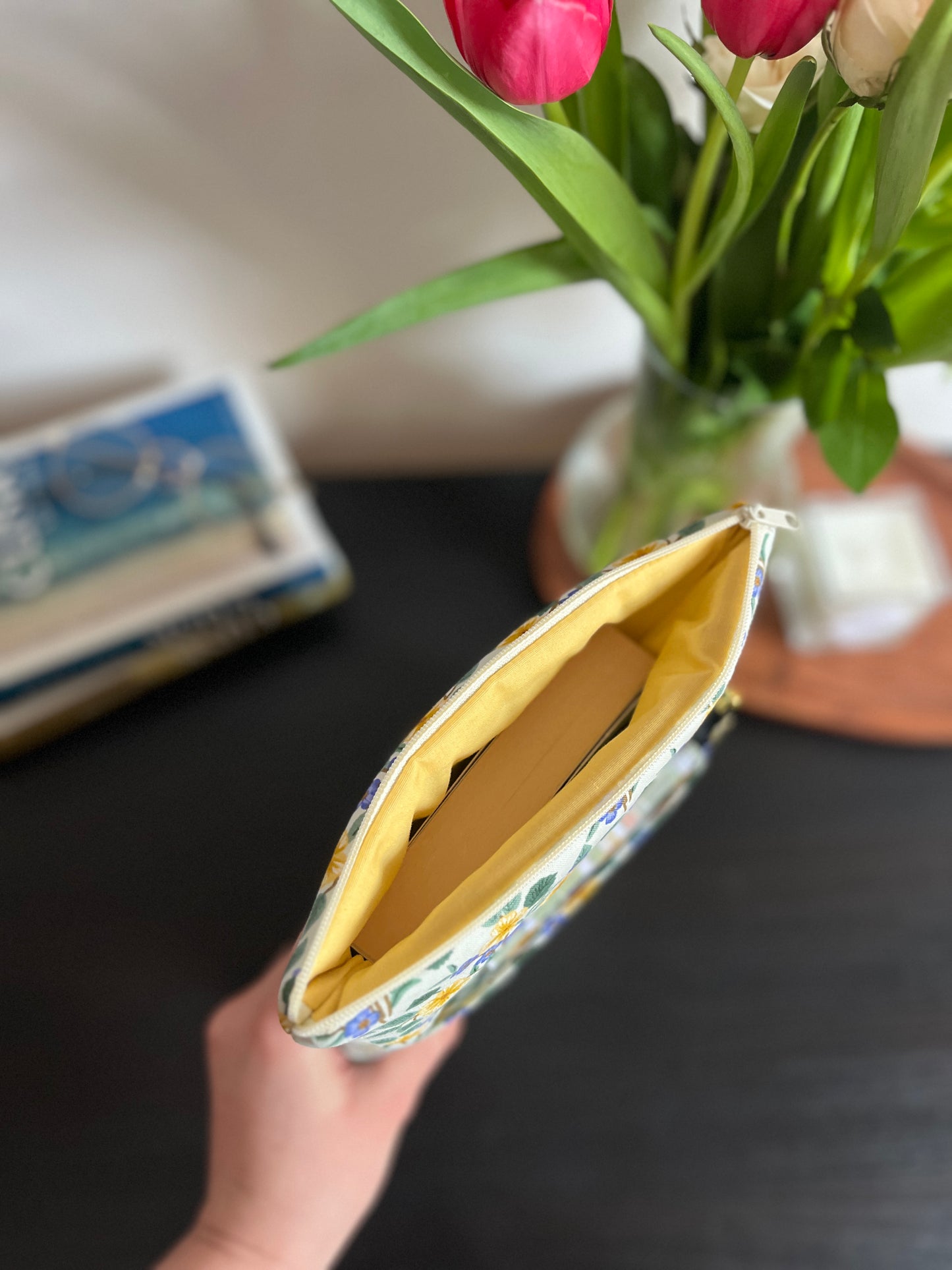 Eloise zsebes könyvtok