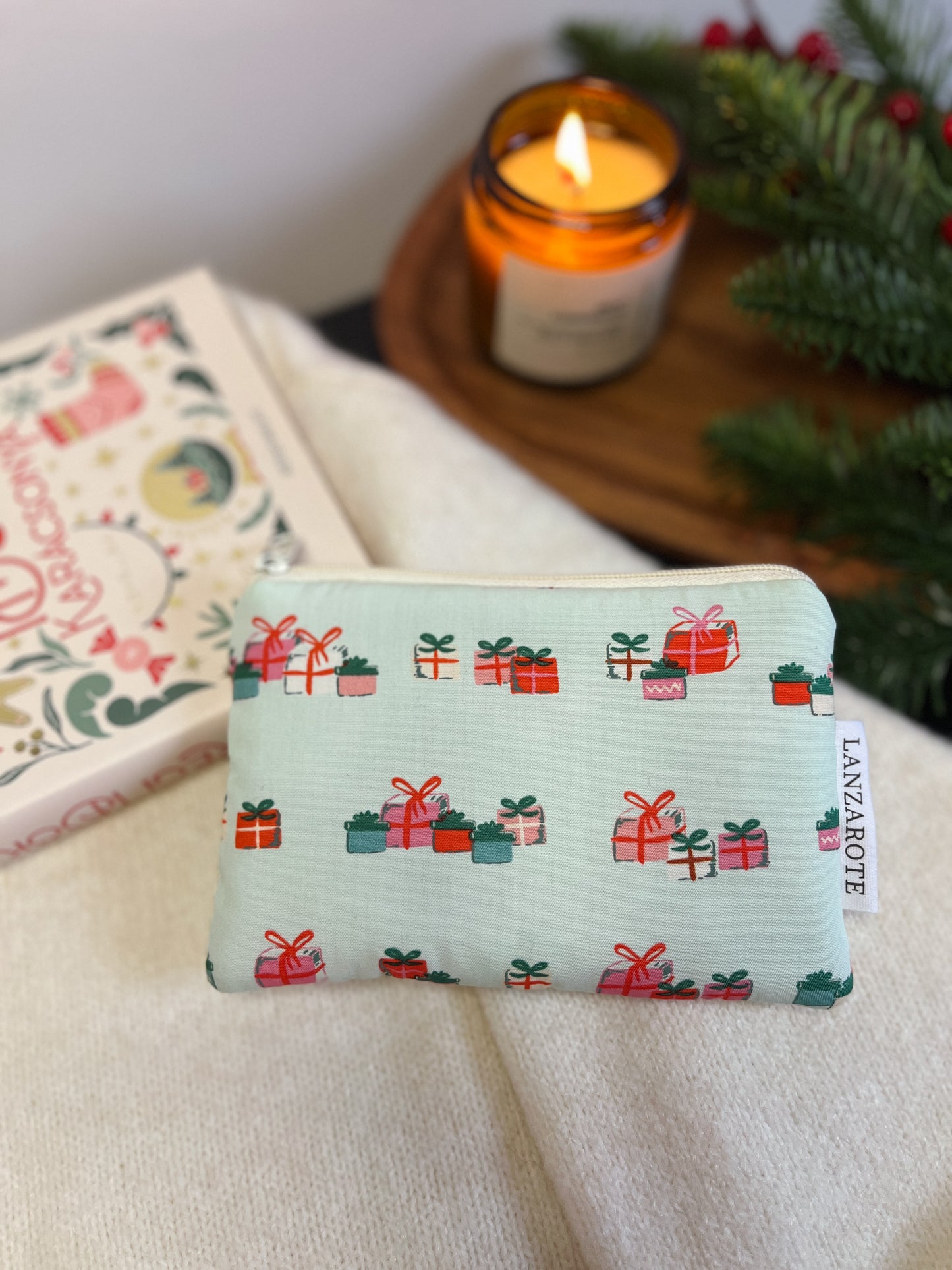 Season of Giving mini neszeszer