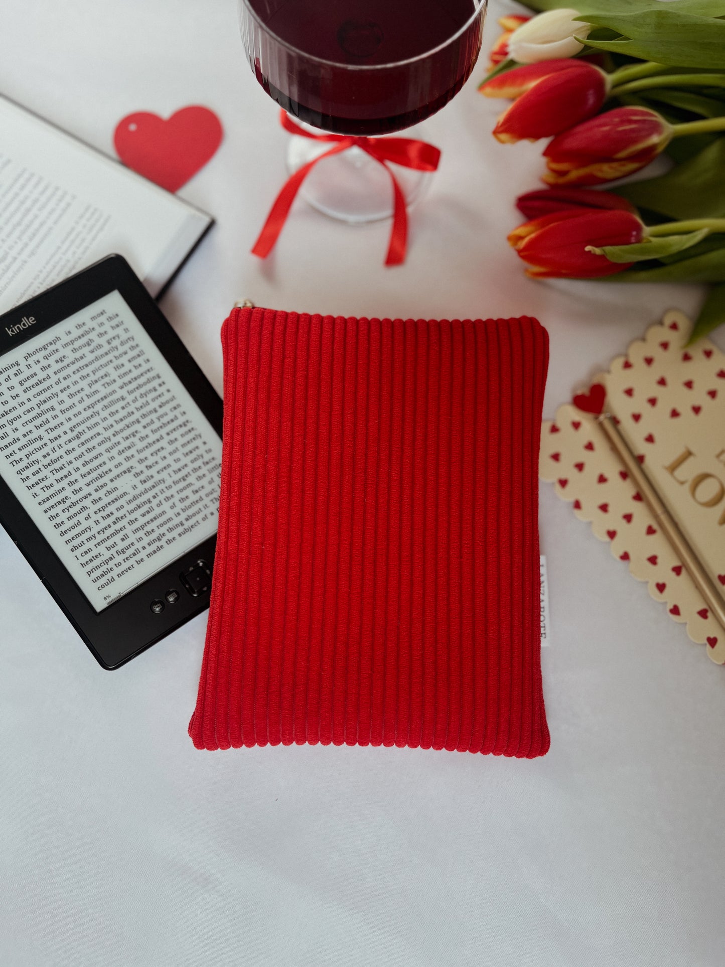 Céline • Red kindle tok