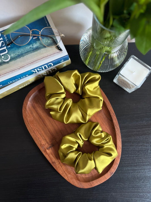 Golden Pistachio szatén scrunchie