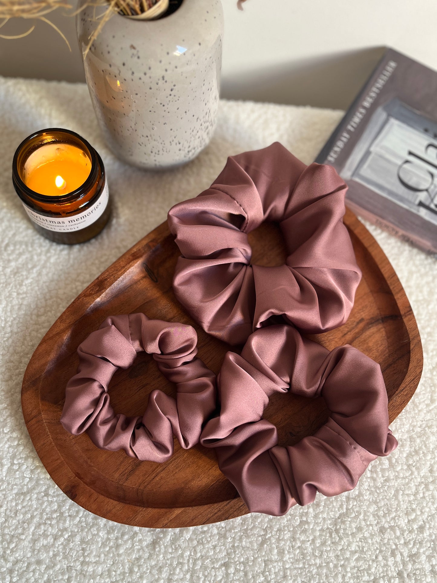 Mauve szatén scrunchie