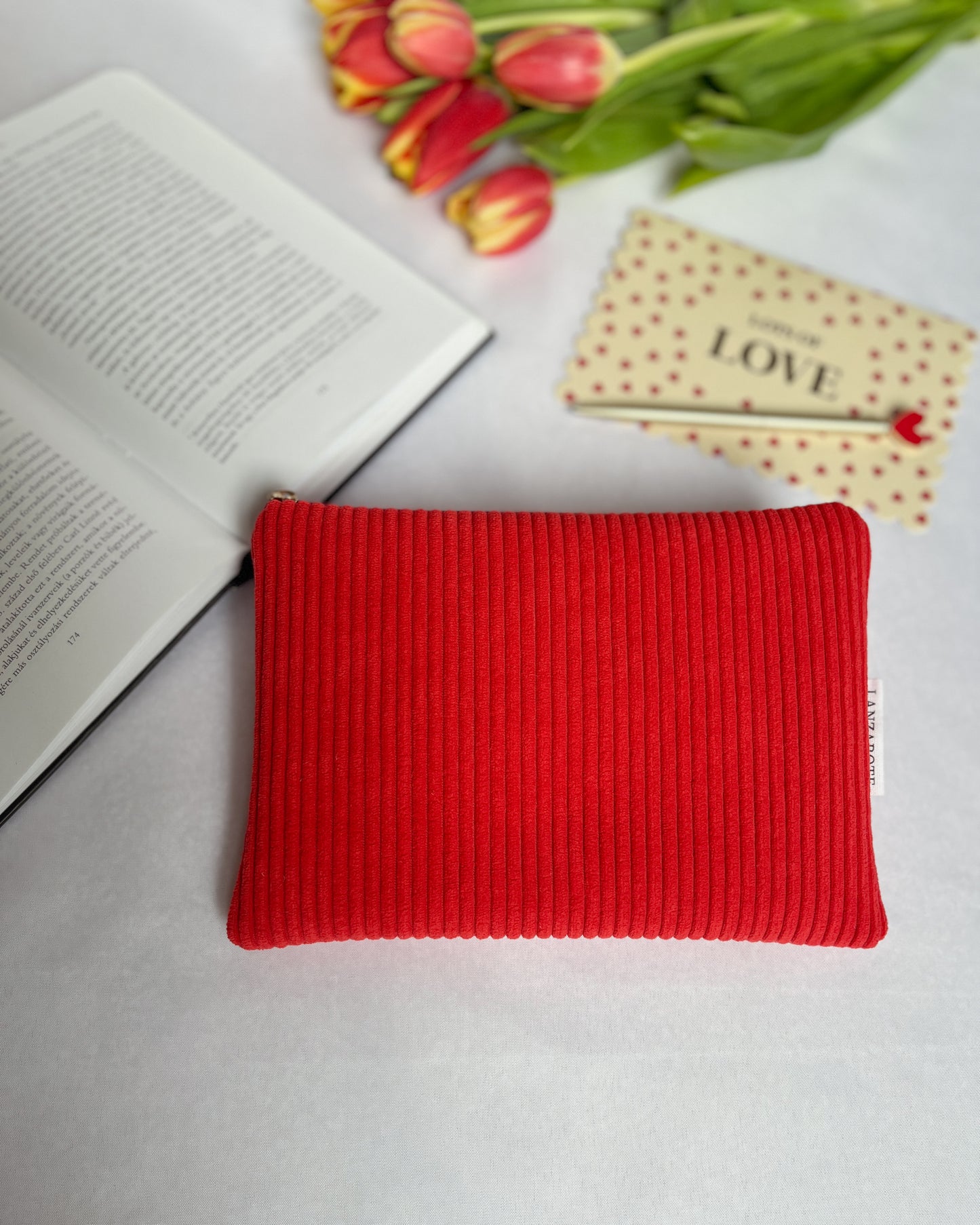 Céline • Red M-es neszeszer