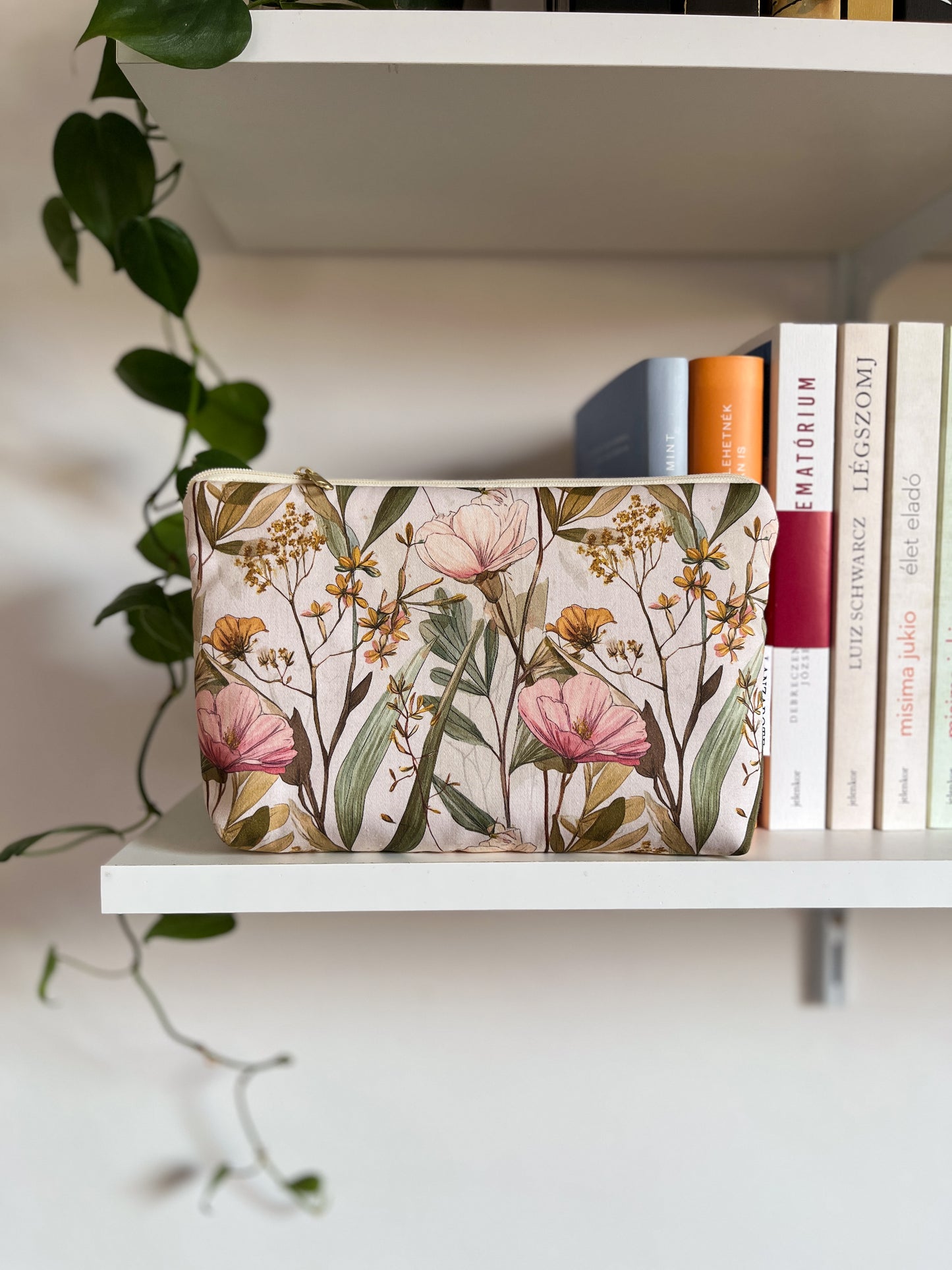 Madeline neszeszer • M