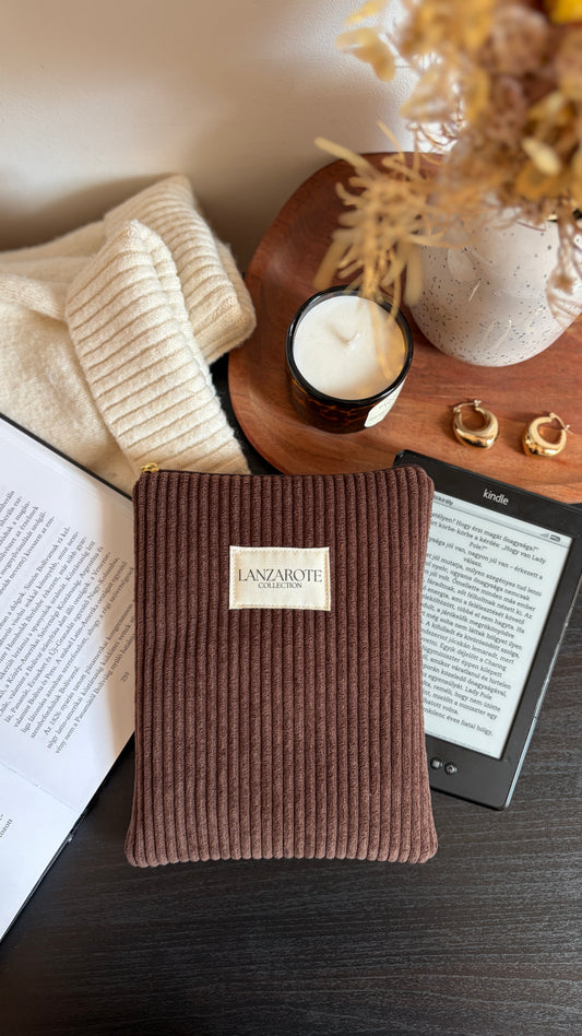 Céline • Chocolate kindle tok