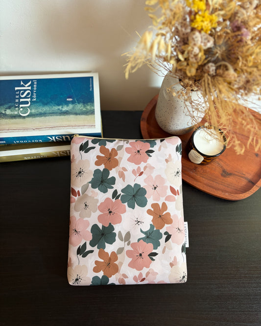 Pastel Floral vízhatlan cipzáros könyvtok