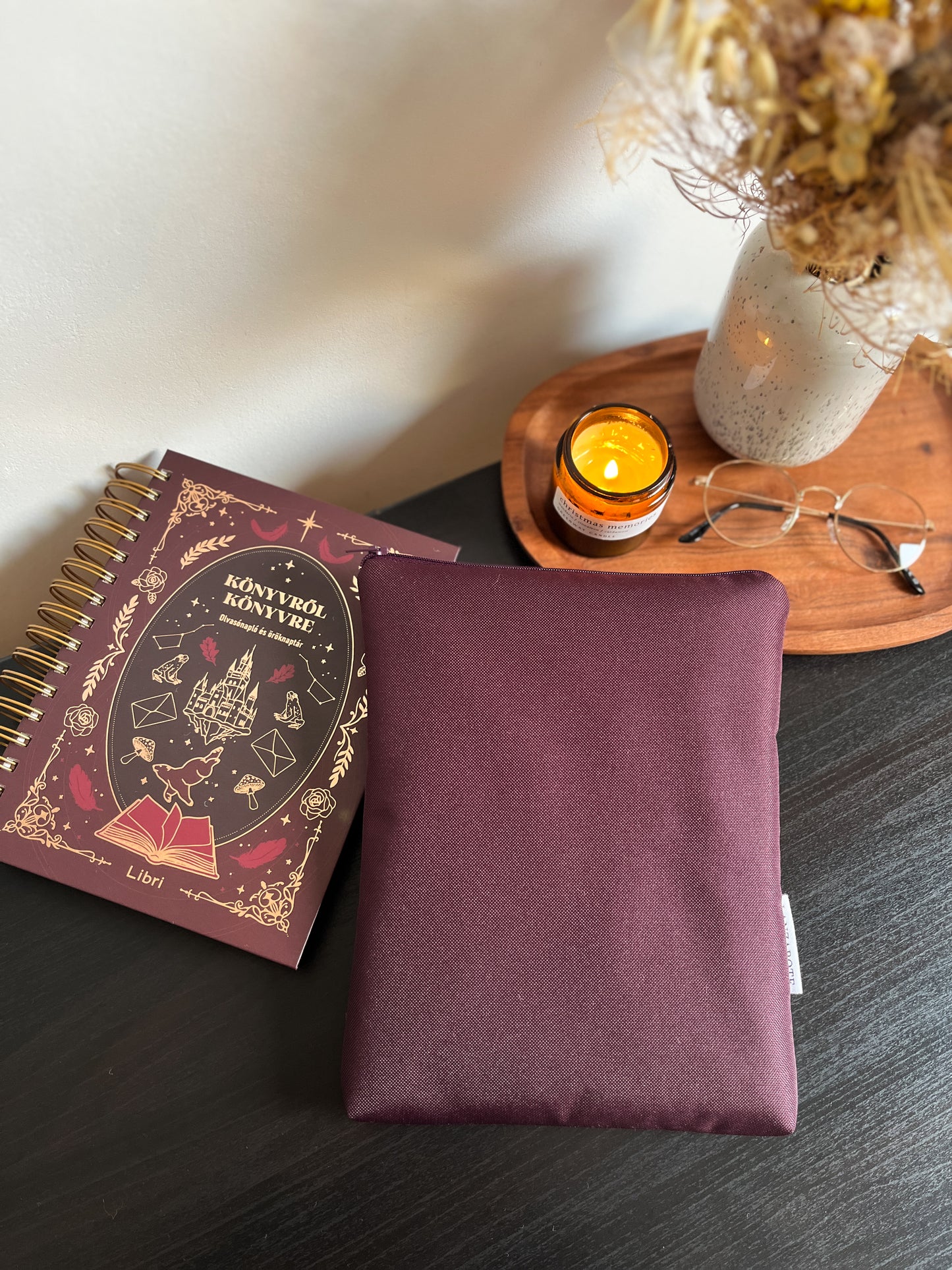 Vízhatlan cipzáros könyvtok • Dark Berry