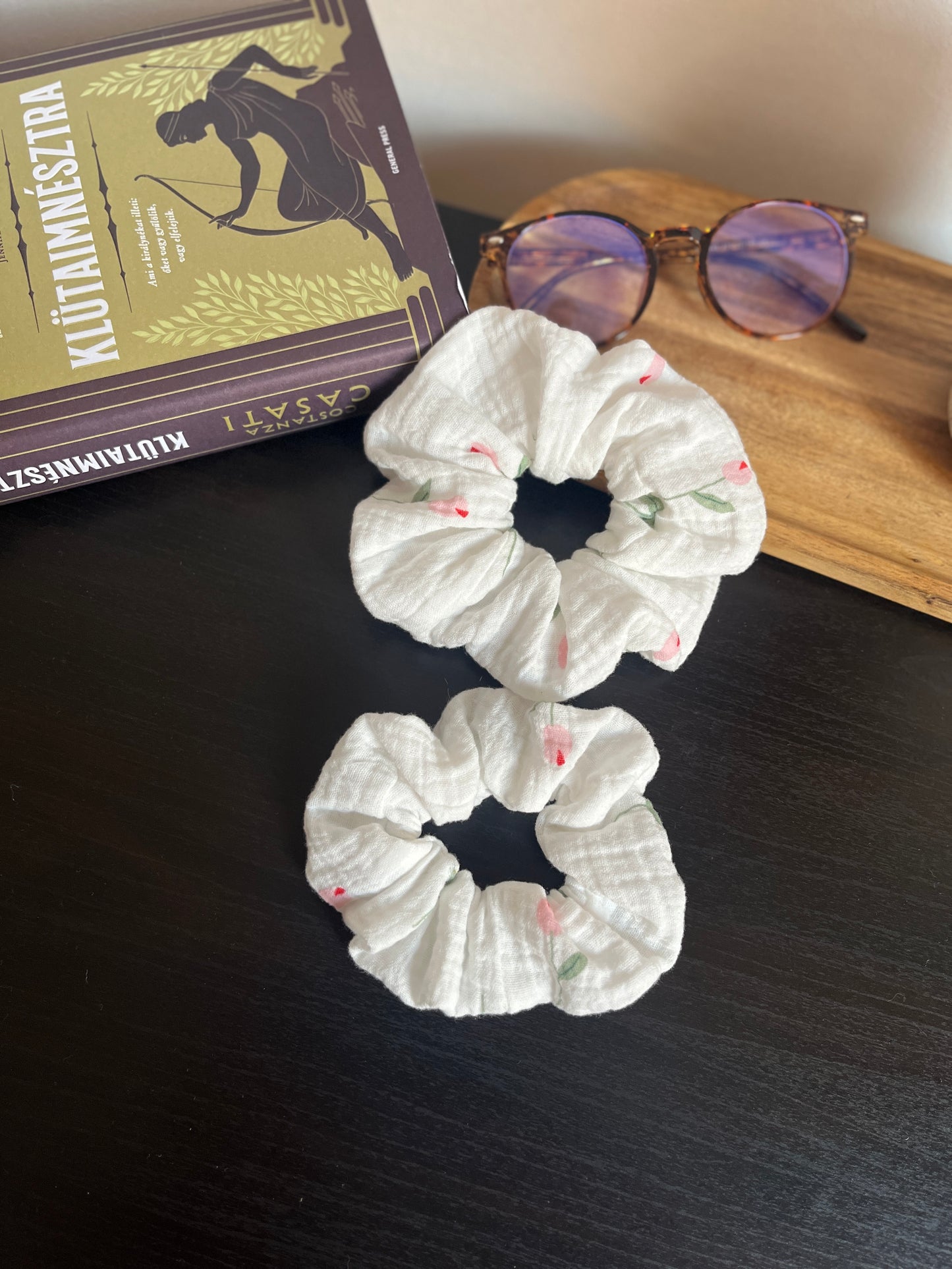Tulips scrunchie