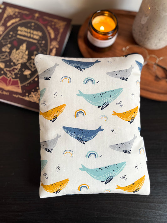 Whales on White cipzáros könyvtok