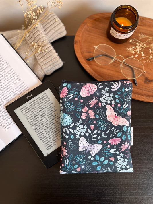 Éjjeli lepkék kindle tok