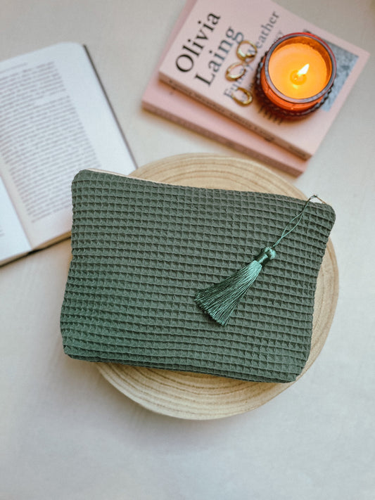 Sage green waffle neszeszer