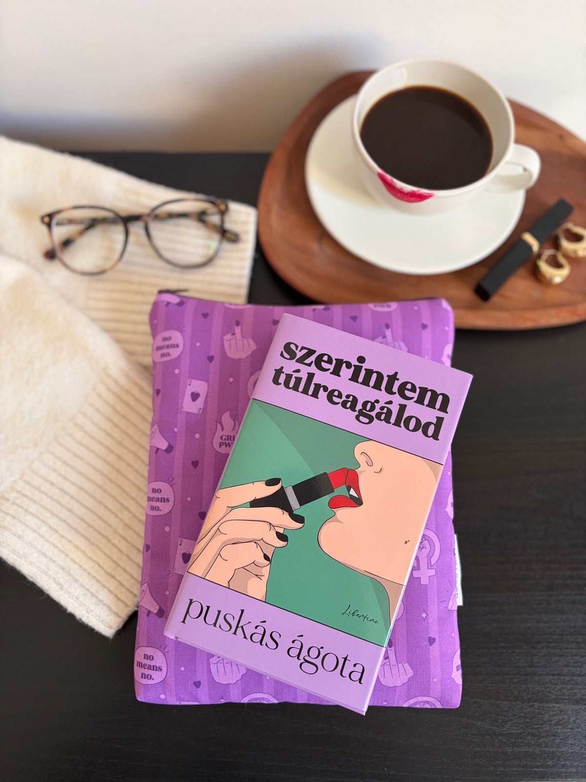 Szerintem túlreagálod cipzáros könyvtok