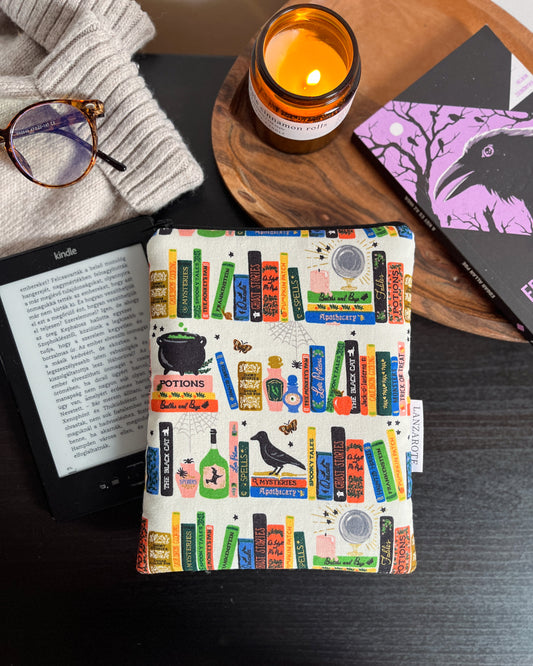 Spooky Library kindle tok