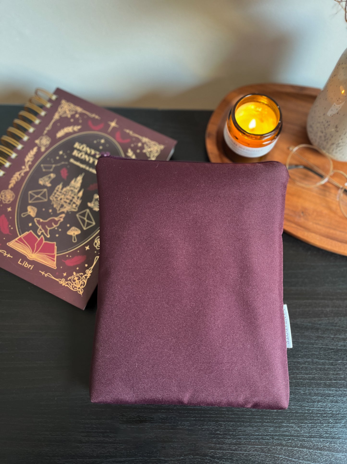 Vízhatlan cipzáros könyvtok • Dark Berry