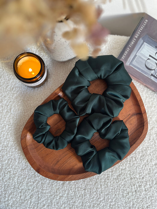 Emerald szatén scrunchie